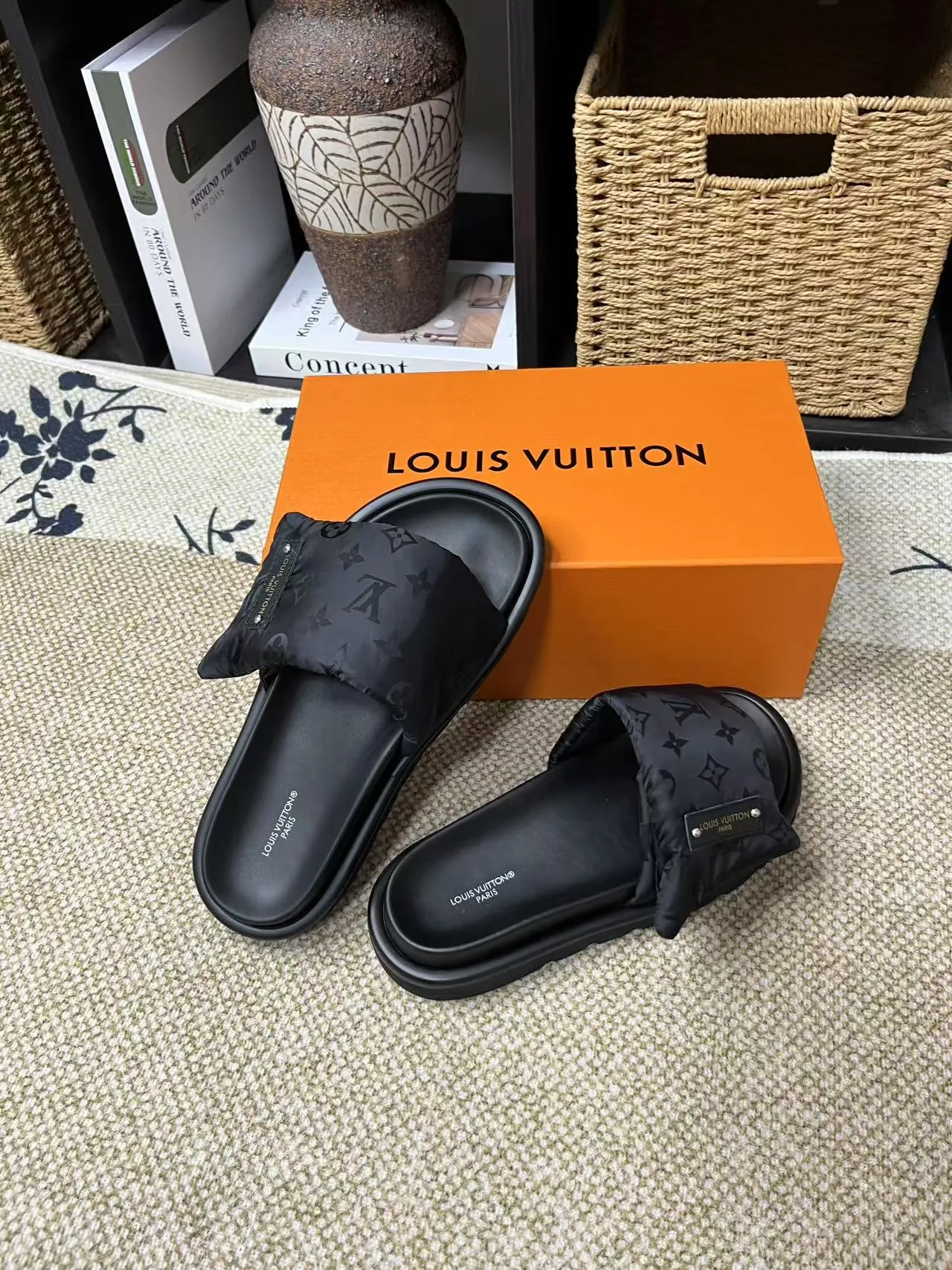 P340 yuan LV Louis Vuitton Full of high-end feel! A popular model among bloggers at home and abroad, it’s retro and fashionable, and looks stunning on your feet! Mainly recommended model on the official website★ ━━━━━ ЅᏇєєt ━━━━━ ▪️Upper: original calfskin ➕5D printing process ▪️Inner: imported mixed sheepskin ▪️Outsole: original molded foam outsole ▪️Size: Female 35-40 Men's 39-44 (women's 41 men's 45)
